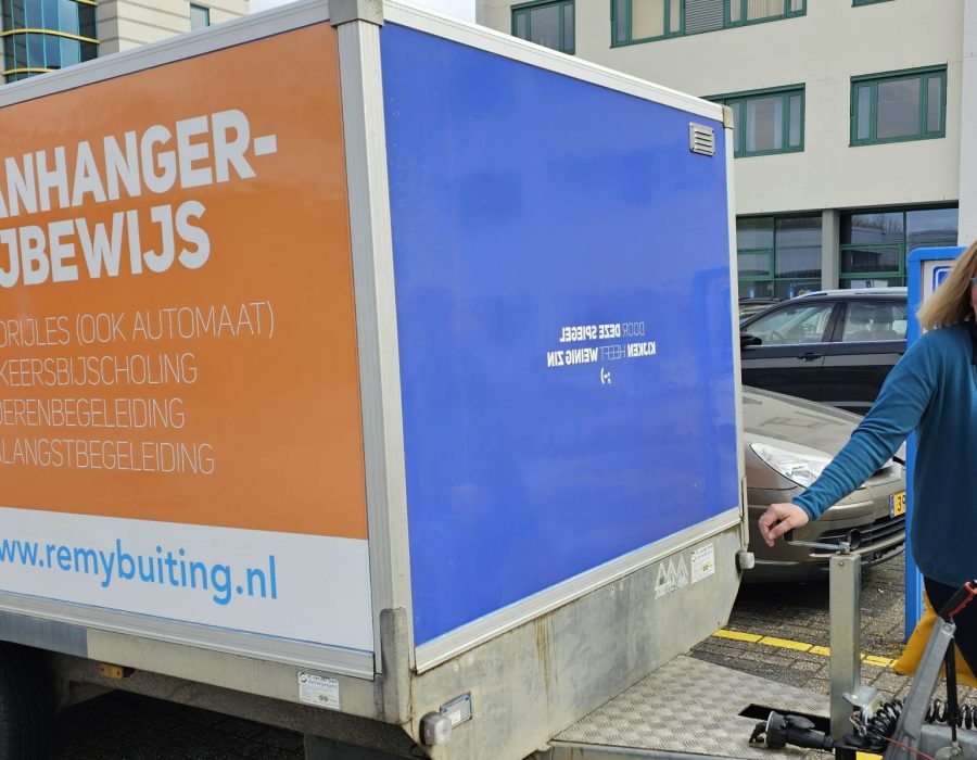 Gefeliciteer Marianne geslaagd voor je E achter B rijbewijs.