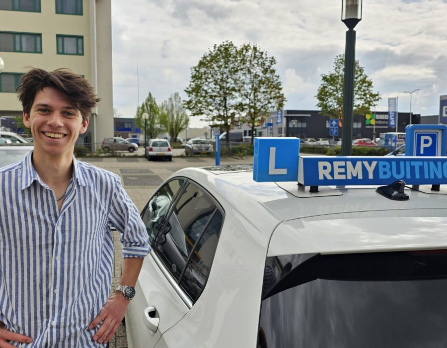 Gefeliciteerd Joep in 1 keer geslaagd voor je rijbewijs!