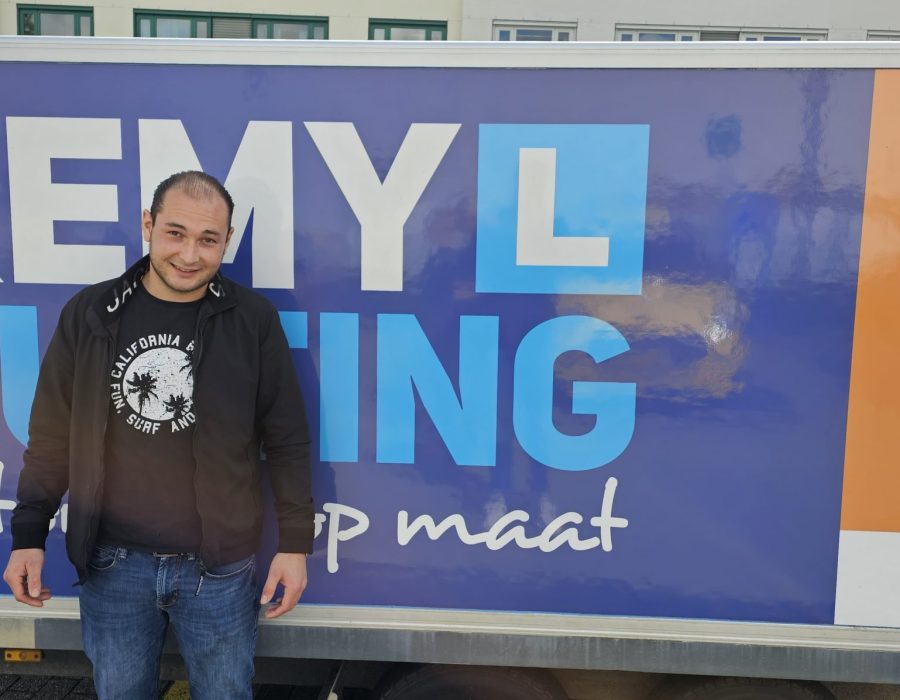 Gefeliciteerd Justin in 1 keer geslaagd voor je E achter b rijbewijs!