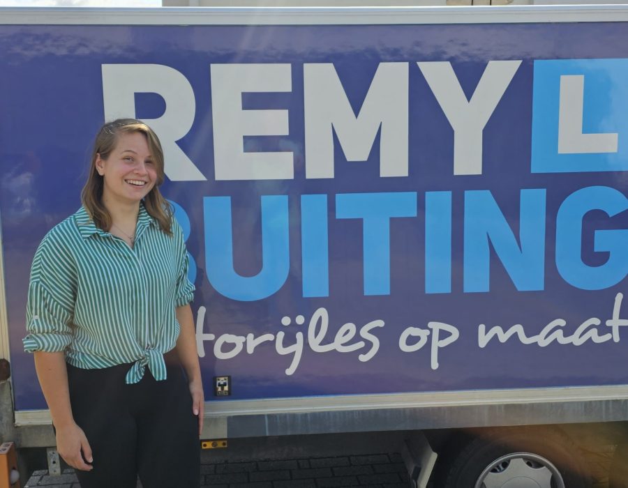 Gefeliciteerd Lin in 1 keer geslaagd voor je E achter b rijbewijs!