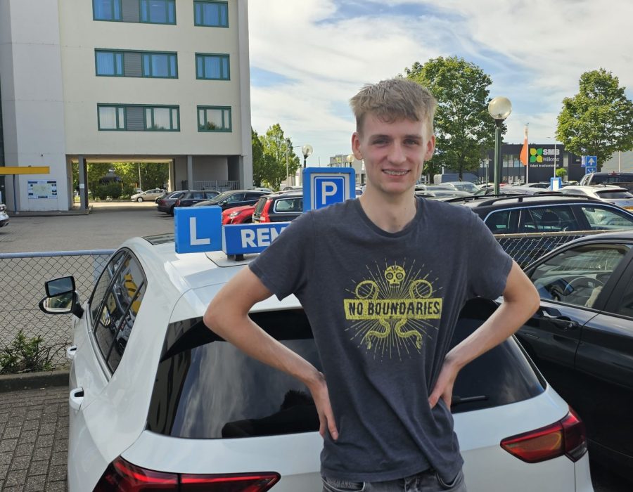 Gefeliciteerd Jikke in 1 keer geslaagd voor je rijbewijs!