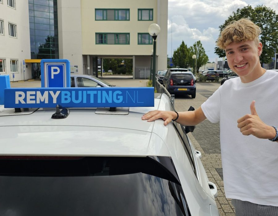 Gefeliciteerd Olaf in 1 keer geslaagd voor je rijbewijs!