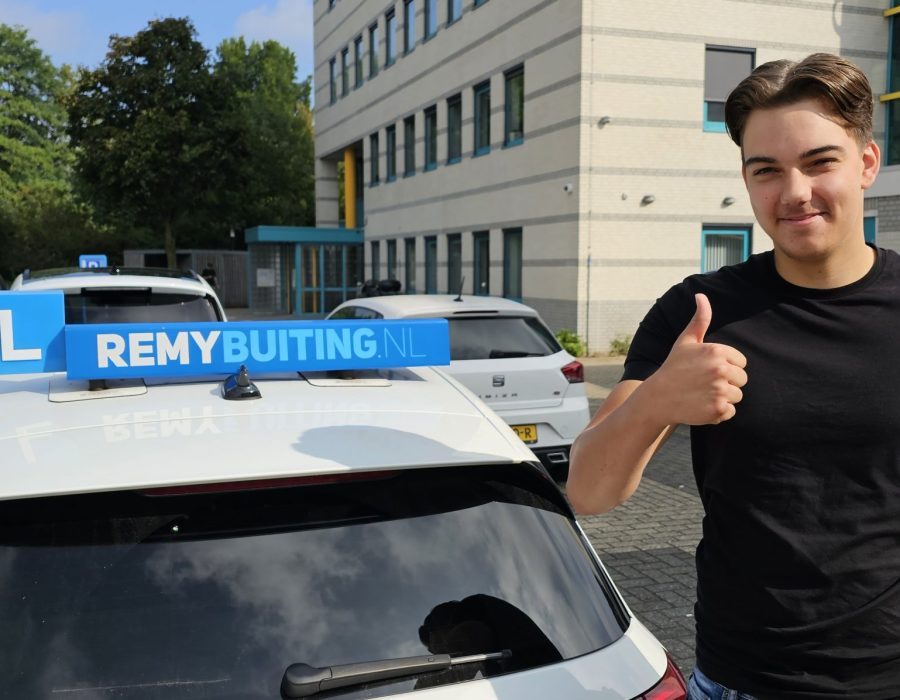 Gefeliciteerd Romano in 1 keer geslaagd voor je rijbewijs!