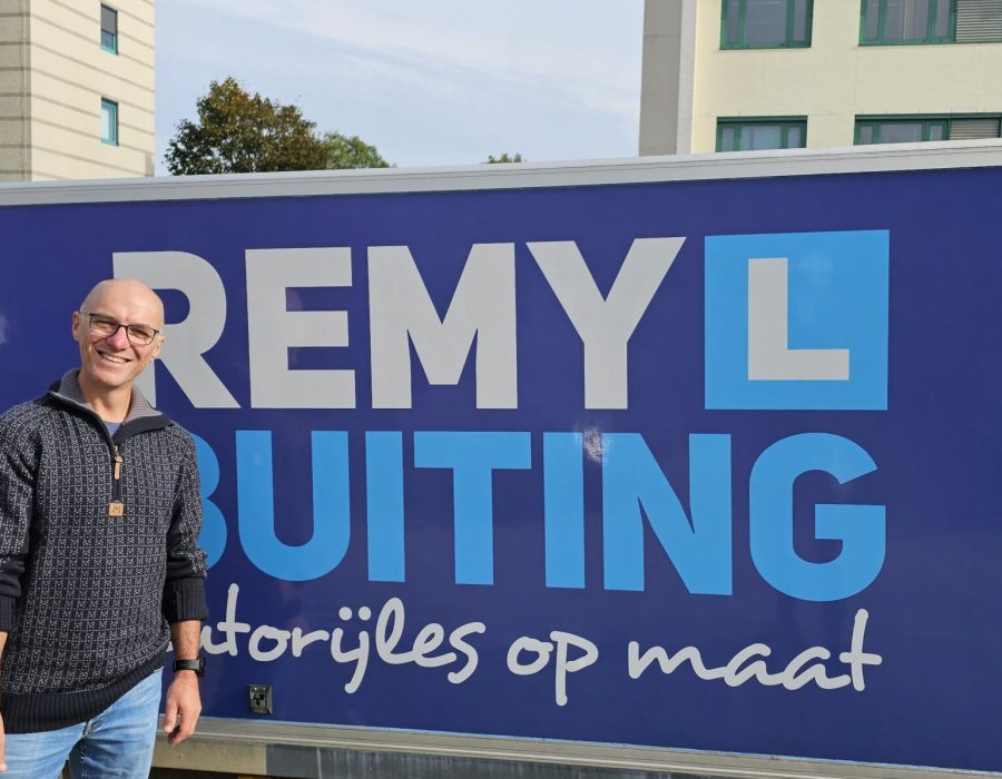 Gefeliciteerd Martijn in 1 keer geslaagd voor je E achter B rijbewijs!