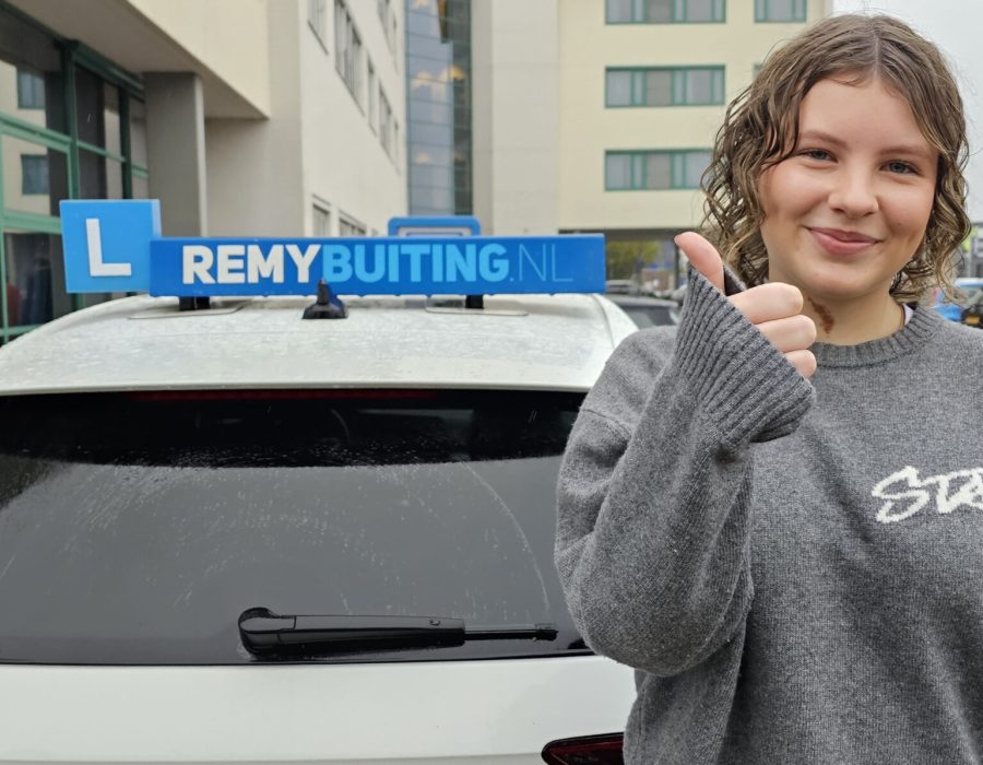 Gefeliciteerd Janne in 1 keer geslaagd voor je rijbewijs!