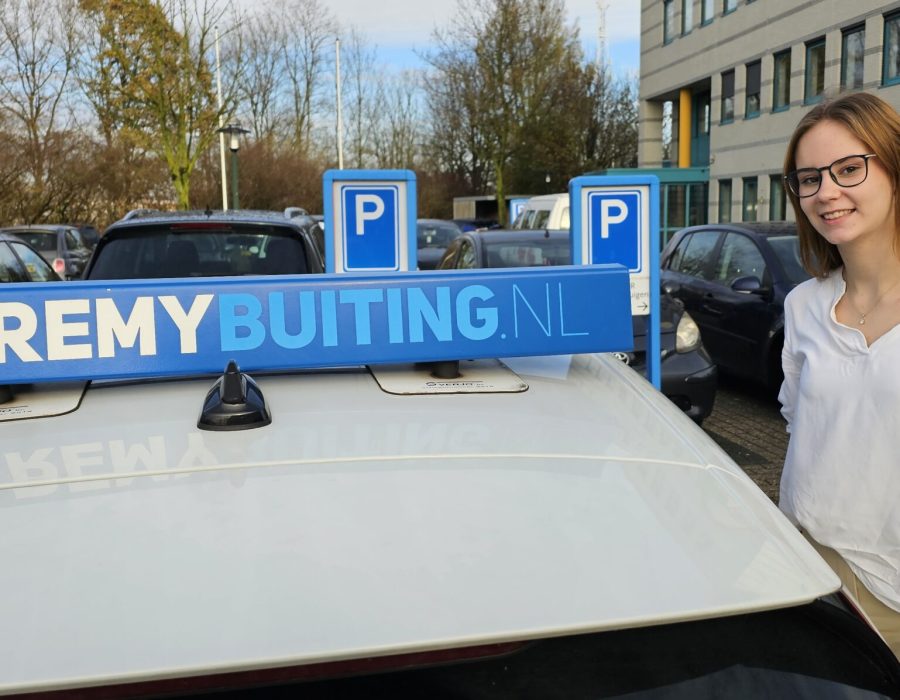 Gefeliciteerd Merel in 1 keer geslaagd voor je rijbewijs!