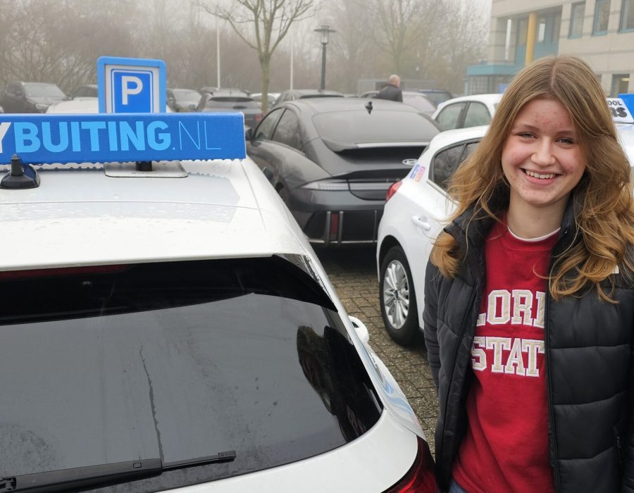 Gefeliciteerd Maud in 1 keer geslaagd voor je rijbewijs!