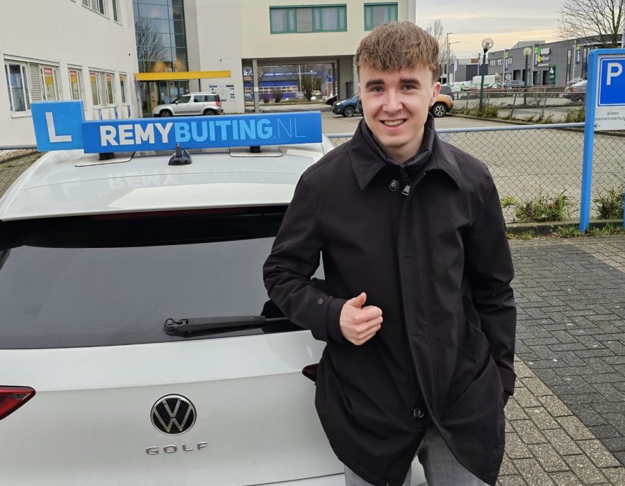Gefeliciteerd Savan geslaagd voor je rijbewijs!
