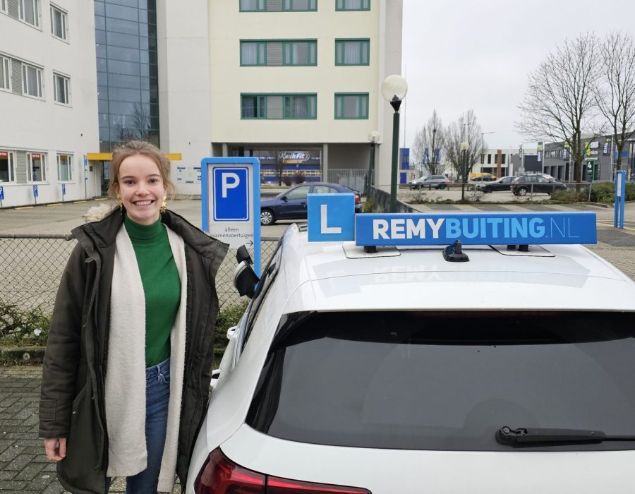 Gefeliciteerd Anneroos, geslaagd voor je rijbewijs.