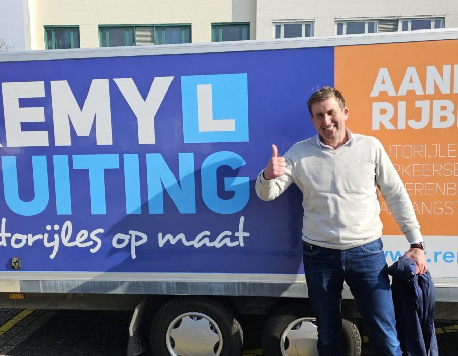 Gefeliciteerd Alfred geslaagd voor je E achter B rijbewijs!