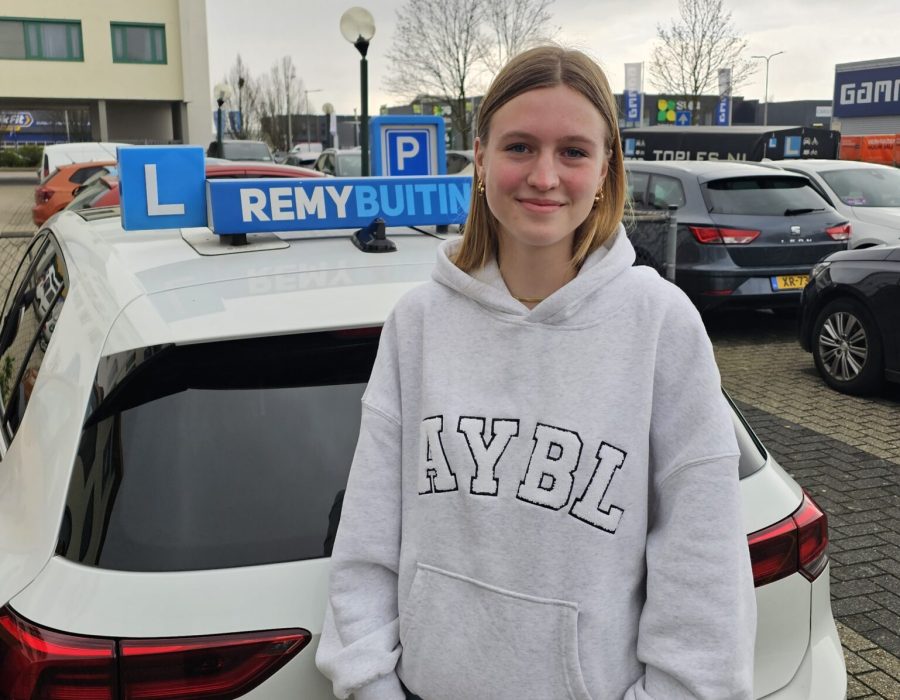 Gefeliciteerd Marith in 1 keer geslaagd voor je rijbewijs!