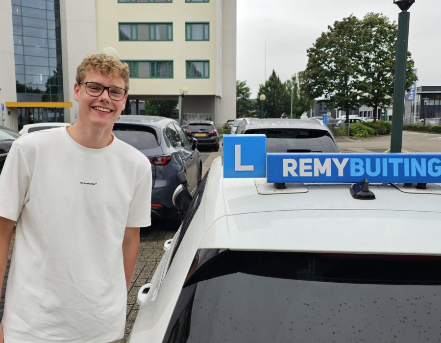 Gefeliciteerd Timo in 1 keer geslaagd voor je rijbewijs!
