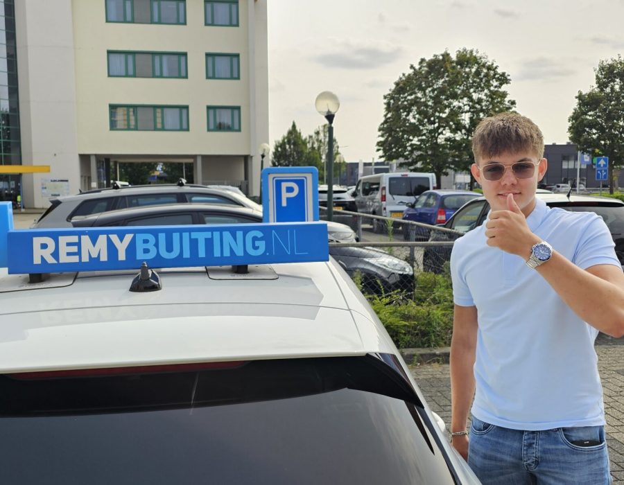 Gefeliciteerd Nick geslaagd voor je rijbewijs!