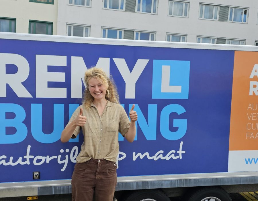 Gefeliciteerd Luca in 1 keer geslaagd voor je Eachter b rijbewijs!