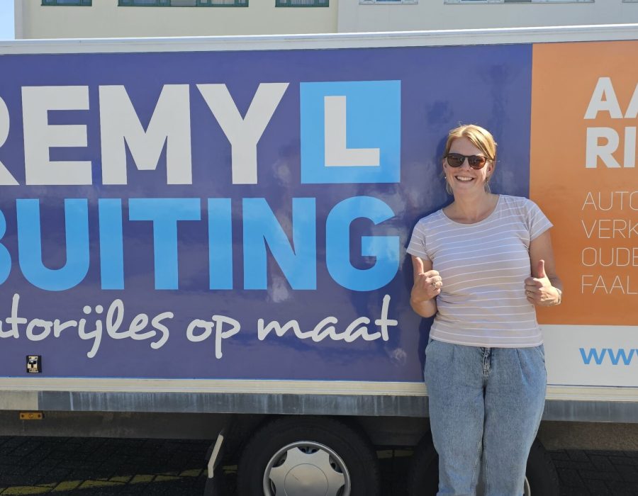 Gefeliciteerd Dorien in 1 keer geslaagd voor je rijbewijs!