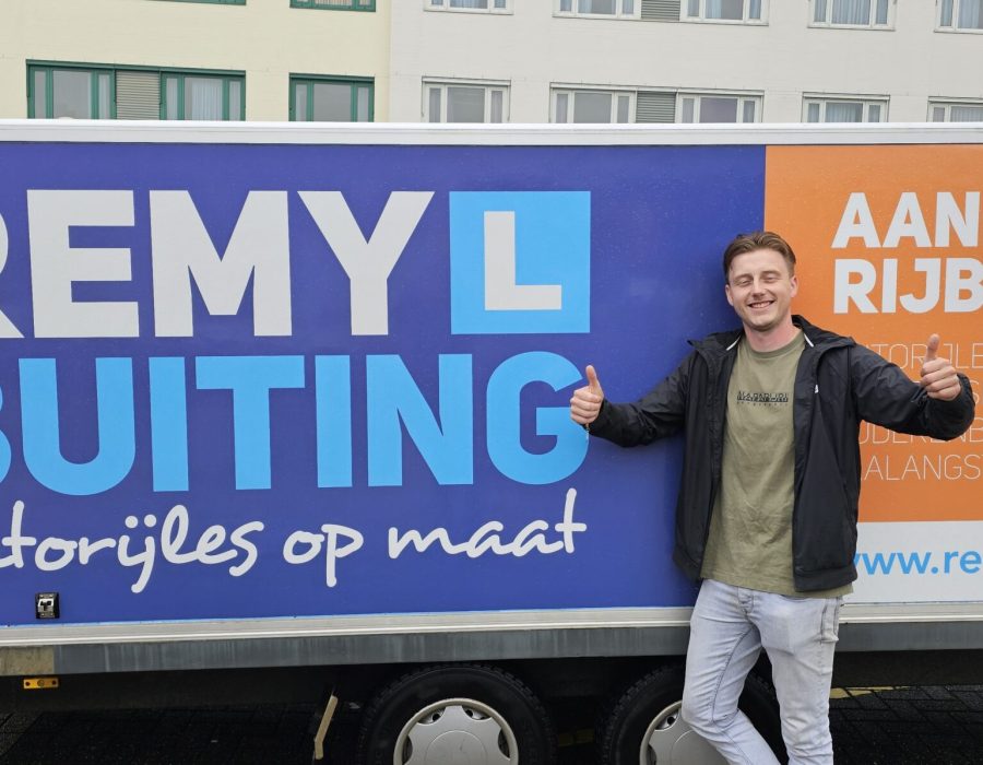 Gefeliciteerd Michael in 1 keer geslaagd voor je E achter B rijbewijs!