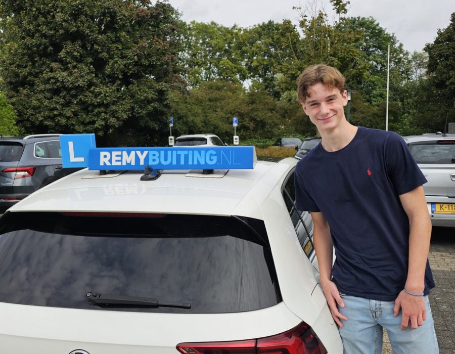 Gefeliciteerd Lars in 1 keer geslaagd voor je rijbewijs!