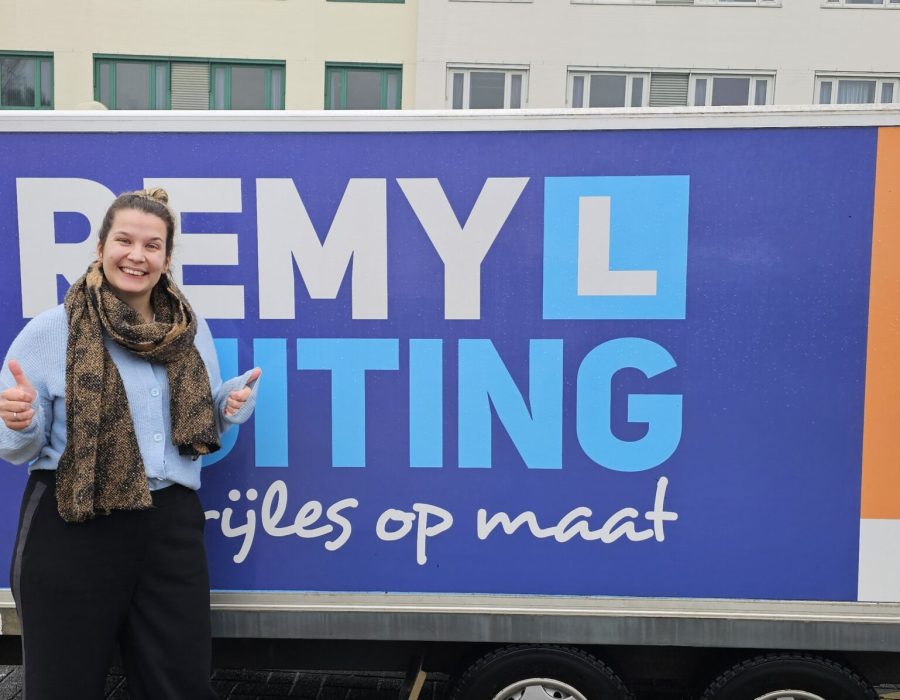 Gefeliciteerd Juliette in 1 keer geslaagd voor je E achter B rijbewijs!
