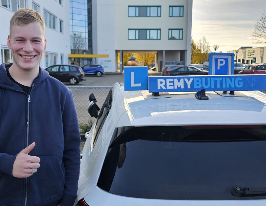 Gefeliciteerd Nick in 1 keer geslaagd voor je rijbewijs!