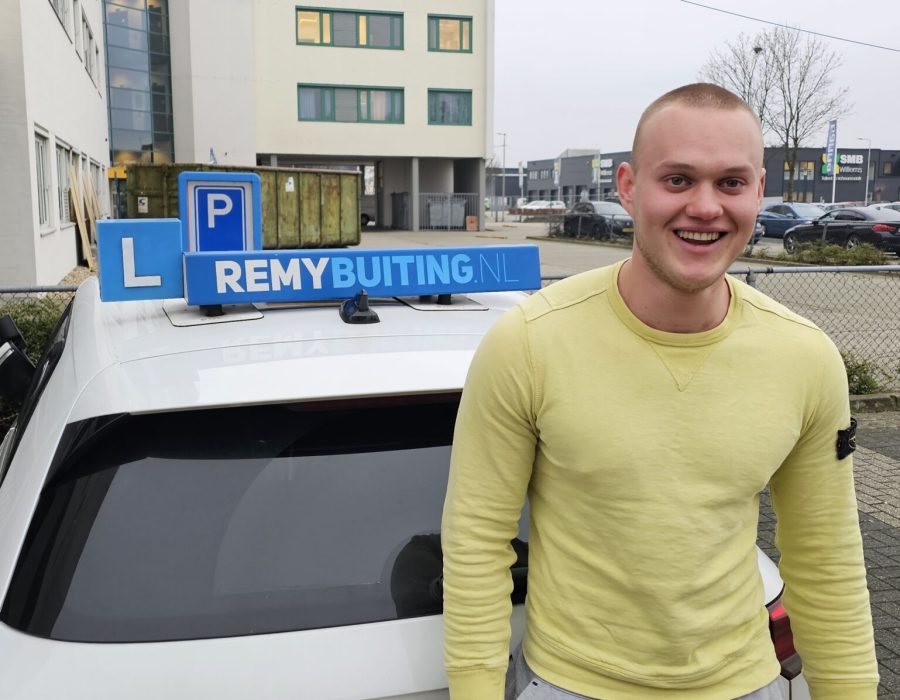 Gefeliciteerd Ivan in 1 keer geslaagd voor je rijbewijs!