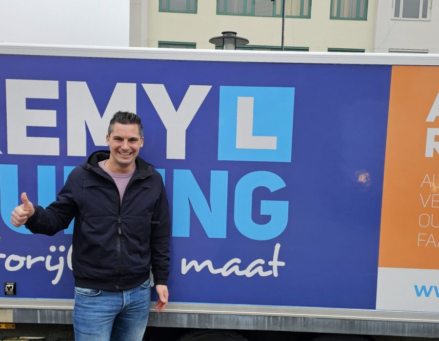 Gefeliciteerd Jerrie in 1 keer geslaagd voor je E achter B rijbewijs!