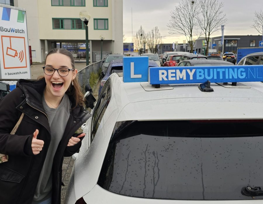 Gefeliciteerd Isa geslaagd voor je rijbewijs!