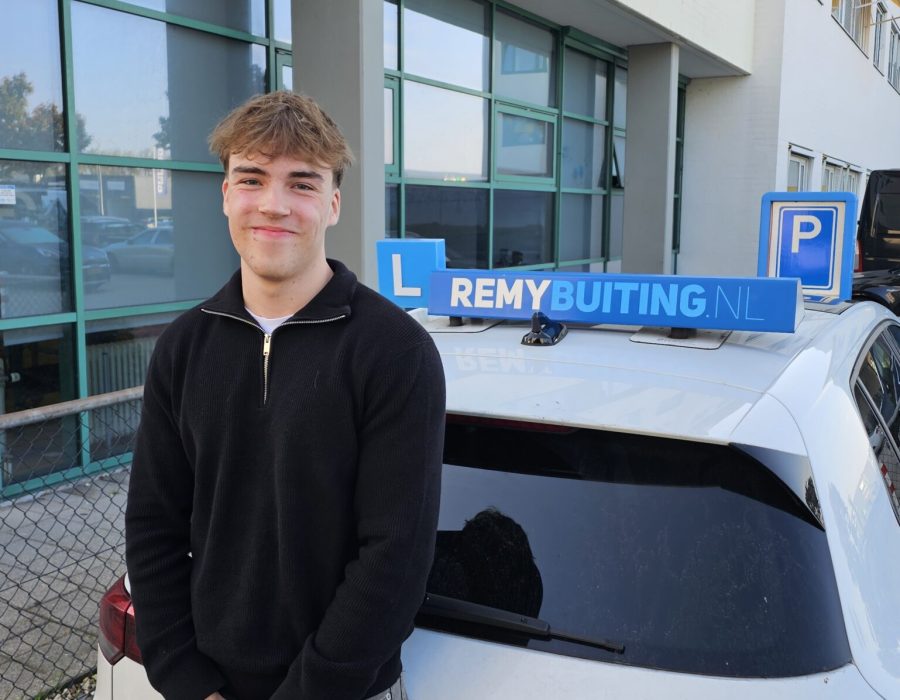 Gefeliciteerd Colin geslaagd voor je rijbewijs!