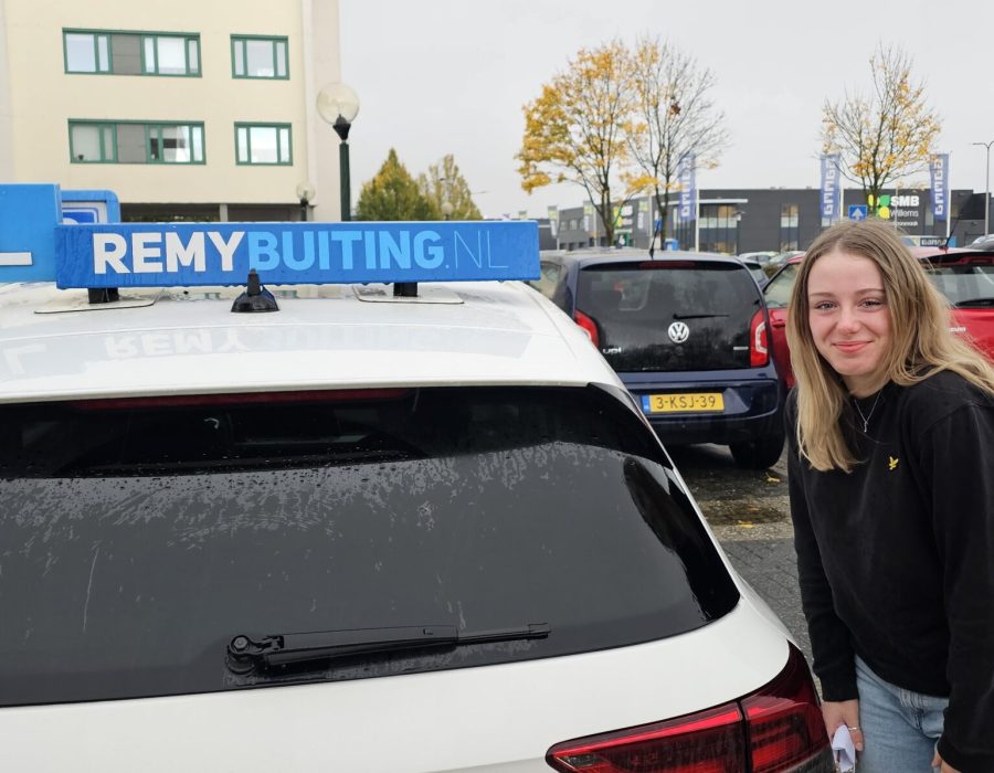 Gefeliciteerd Noela in 1 keer geslaagd voor je rijbewijs!