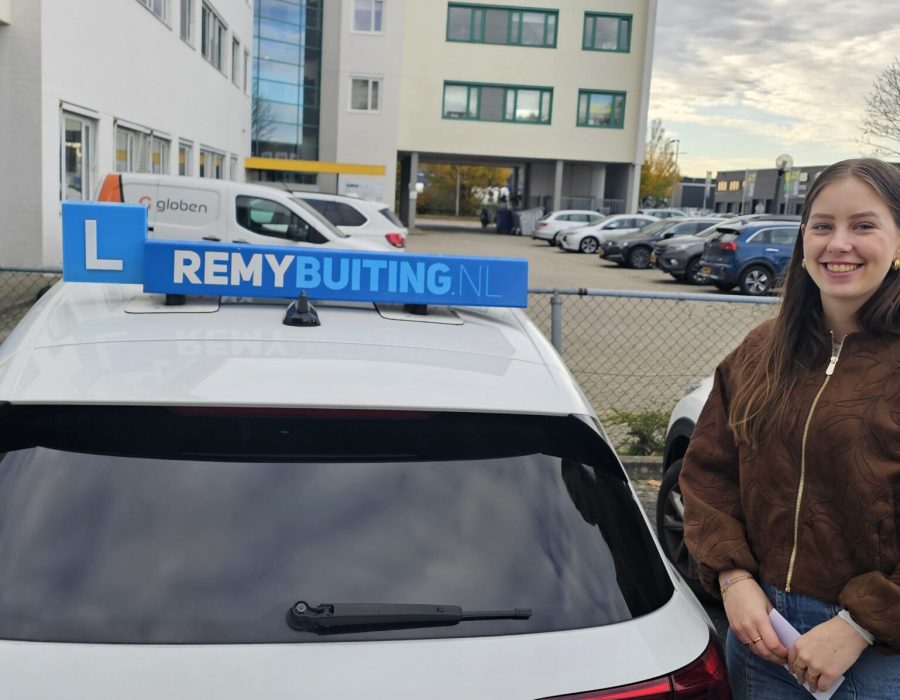 Gefeliciteerd Robin geslaagd voor je rijbewijs!