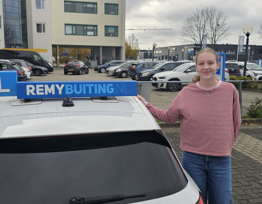 Gefeliciteerd Tessa in 1 keer geslaagd voor je rijbewijs!