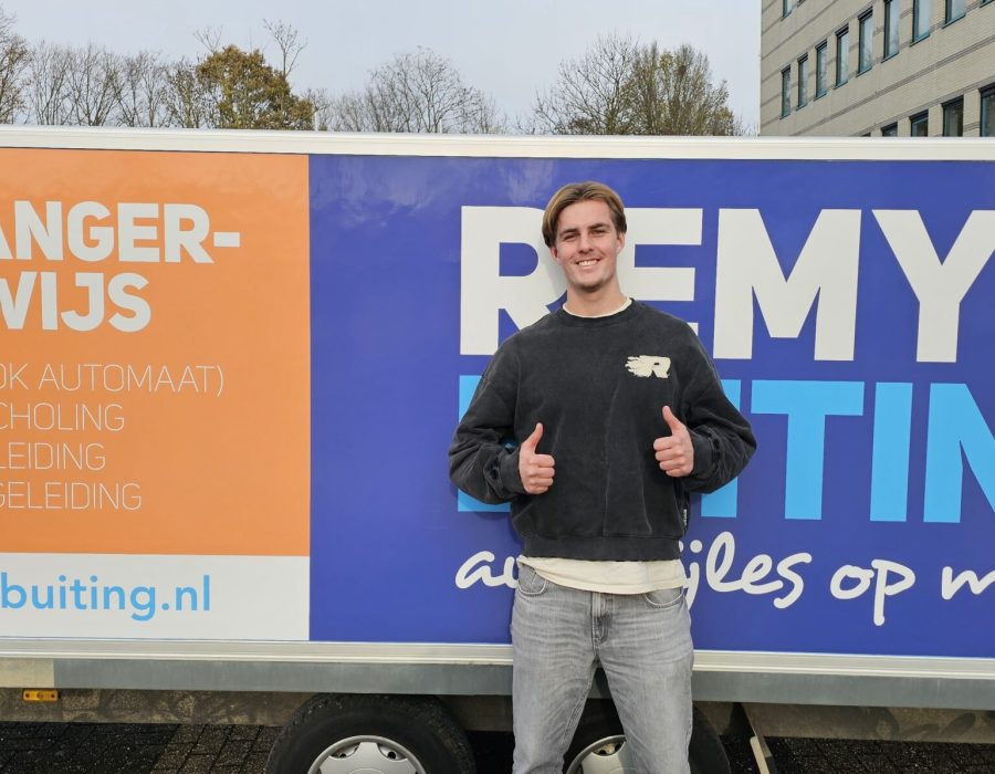 Gefeliciteerd Luuk in 1 keer geslaagd voor je E achter B rijbewijs!