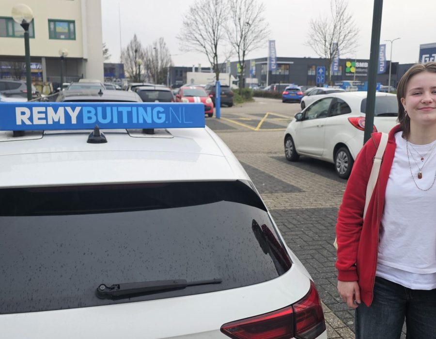 Gefeliciteerd Femke geslaagd voor je rijbewijs!