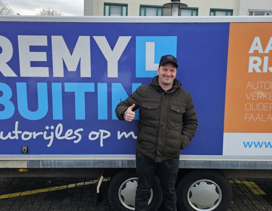 Gefeliciteerd Daniel geslaagd voor je E achter B rijbewijs!