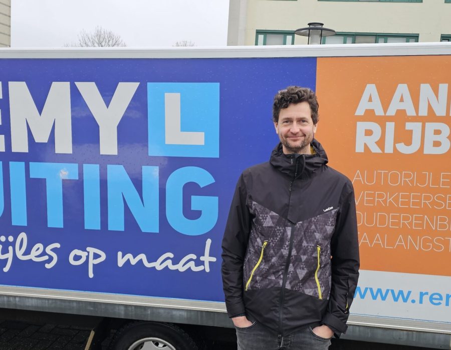 Gefeliciteerd Tijs geslaagd voor je E achter B rijbewijs!