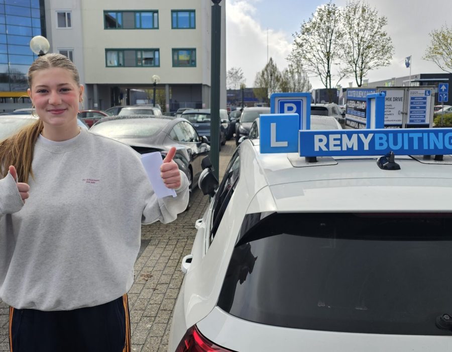 Gefeliciteerd Anne-Sophie met je rijbewijs!