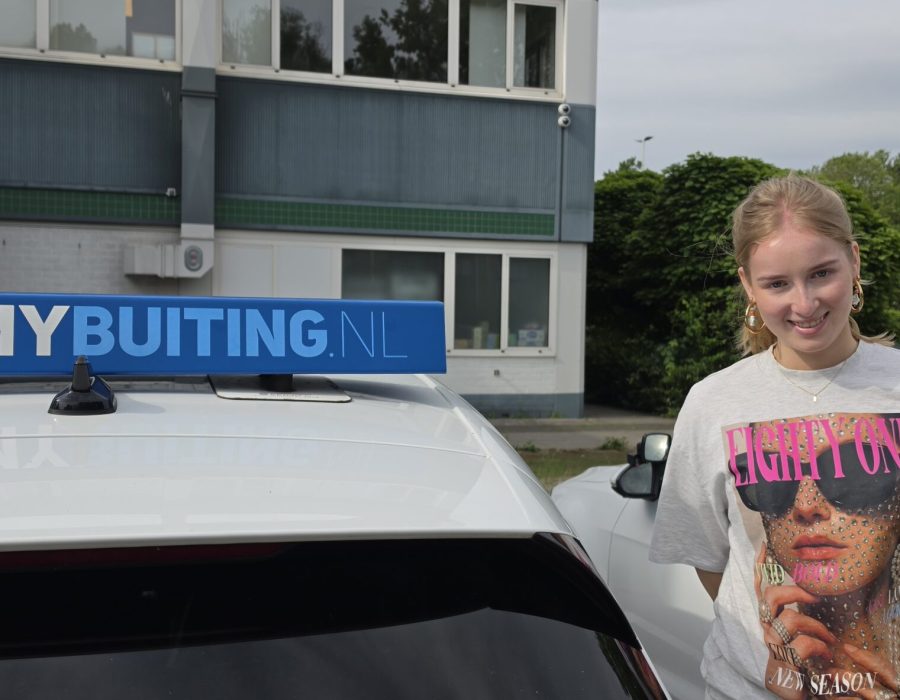 Gefeliciteerd Rozemarie in 1 keer geslaagd voor je rijbewijs!