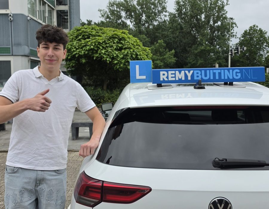Gefeliciteerd Florian in 1 keer geslaagd voor je rijbewijs!