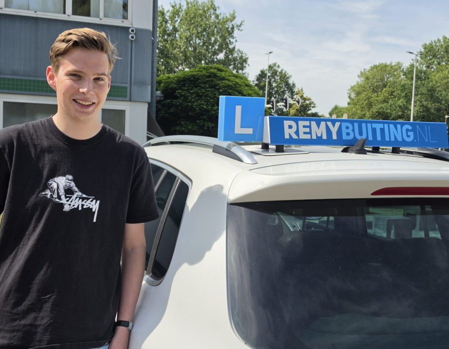 Gefeliciteerd Ian geslaagd voor je rijbewijs!