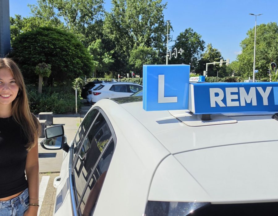 Gefeliciteerd Romee in 1 keer geslaagd voor je rjbewijs!