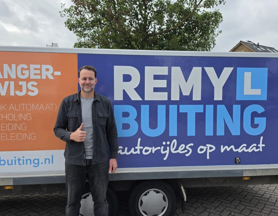 Gefeliciteerd Bas in 1 keer geslaagd voor je aanhanger rijbewijs!