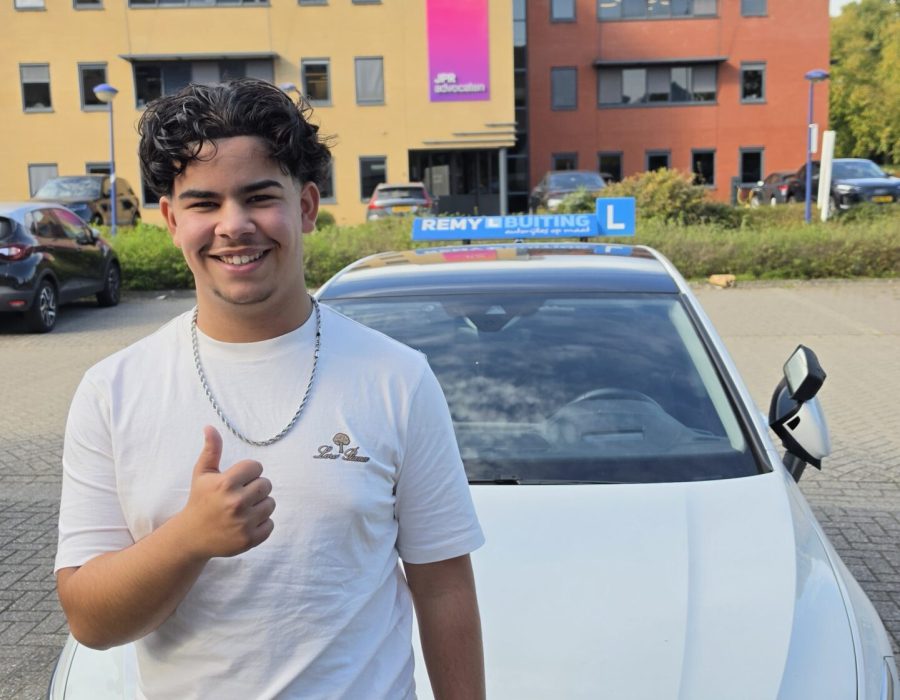 Gefeliciteerd Rayan geslaagd voor je rijbewijs!