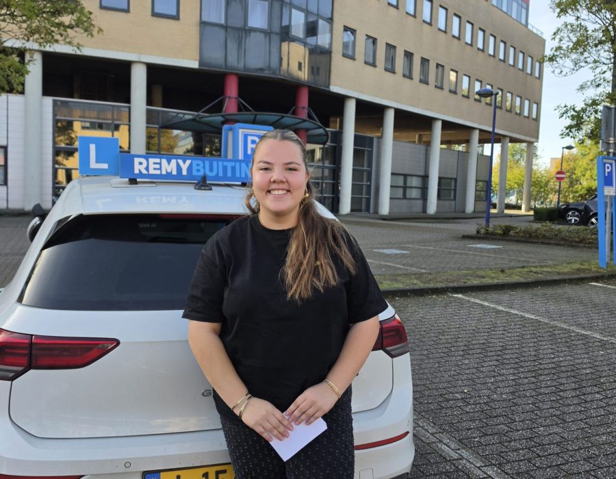 Gefeliciteerd Zoe in 1 keer geslaagd voor je rijbewijs!