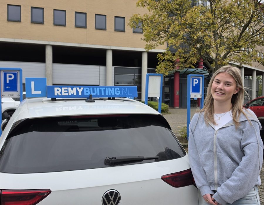 Gefeliciteerd lana geslaagd voor je rijbewijs!