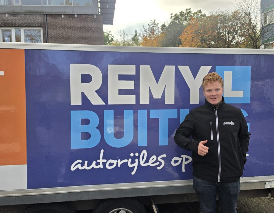Gefeliciteerd Ralf in 1 keer geslaagd voor je E achter B rijbewijs!