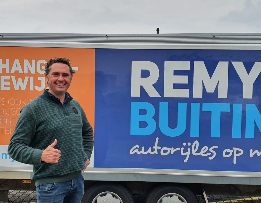 Gefeliciteerd Mark in 1 keer geslaagd voor je E achter B rijbewijs!